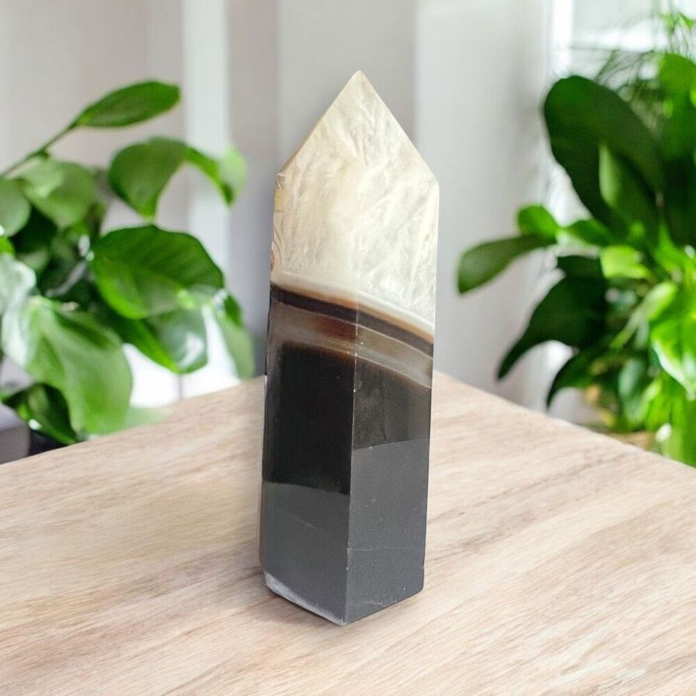 Black‎ Agate Crystal Tower